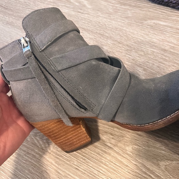 Grey boots with zipper - Picture 6 of 8